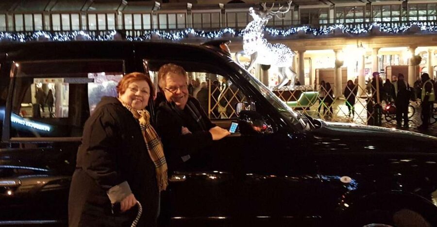 London: Christmas Lights Tour in a Black Cab - The lights, buildings, and photo stops