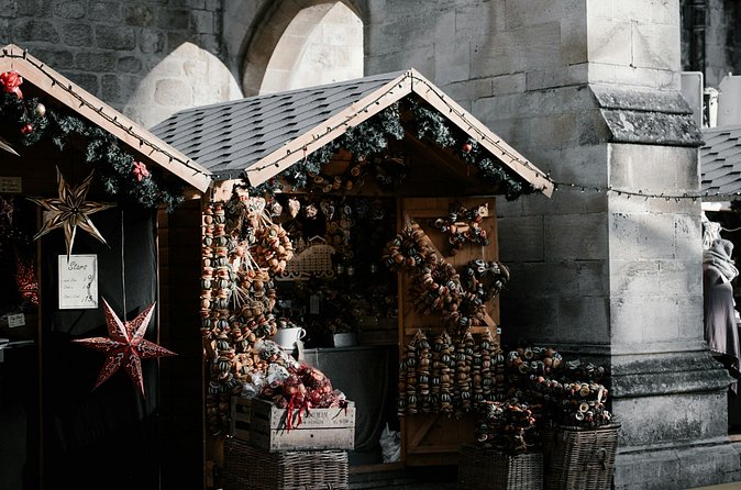 London: Christmas Market Tours in Salisbury and Winchester - Choose between cathedral, Great Hall, and market time