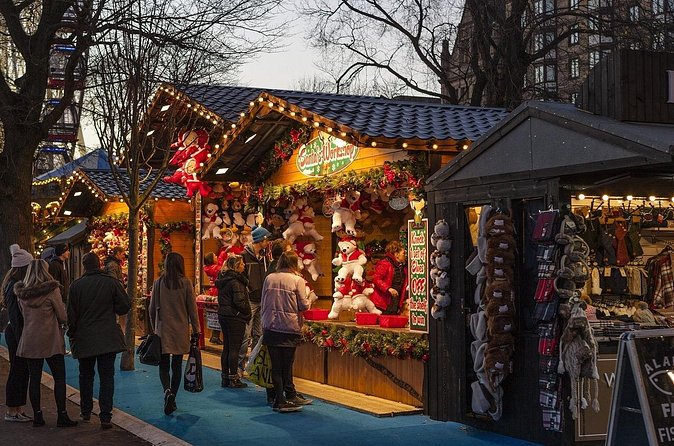 London: Christmas Market Tours in Salisbury and Winchester - Who will enjoy this day most?