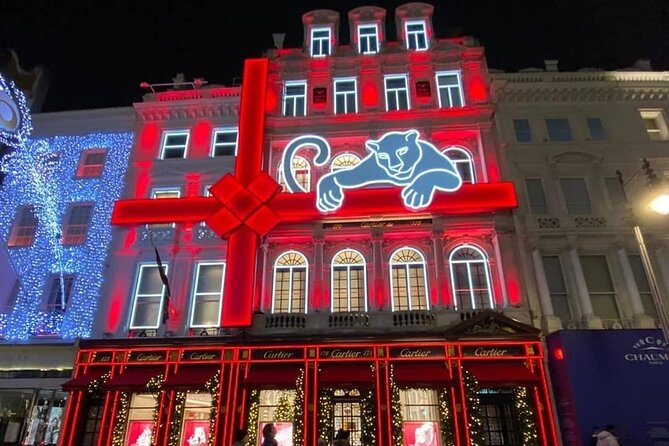 London Exclusive Christmas Lights Guided Tour by Black Cab - Hamleys: a short stop with family appeal