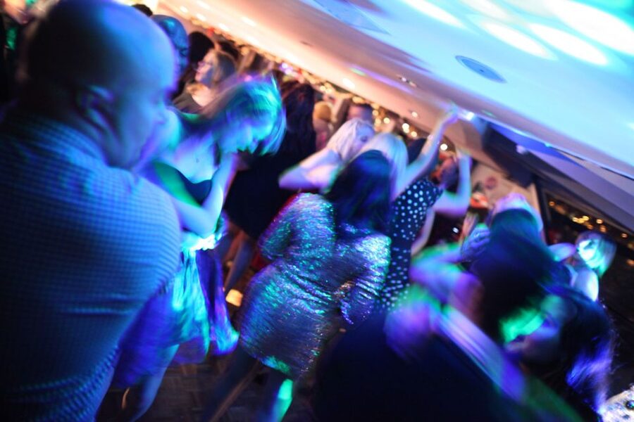 London: Festive New Year’s Eve 4-Course Dinner Cruise - Who will get the most from the $673 price?