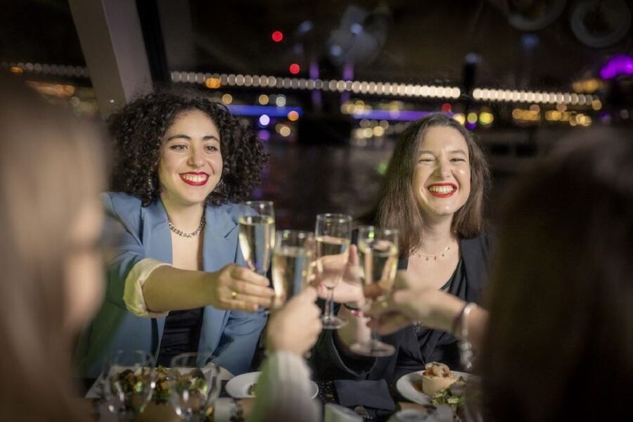 London: Festive New Year’s Eve 4-Course Dinner Cruise - Tower Bridge, Canary Wharf, and the eastern Thames