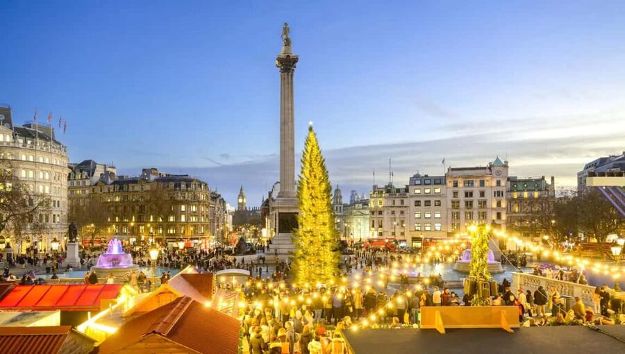 London: North Pole Express Tour with Santa & Festive Fun - Hot chocolate, cookie, and Christmas comforts