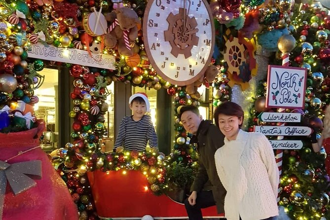 London Private Christmas Lights Taxi Tour with Pick Up - Covent Garden is the best stop for a festive break