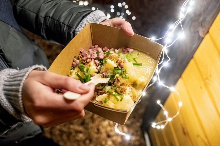 Luxembourg: Christmas Market Food Tour with Tastings - What three hours outdoors feels like in December