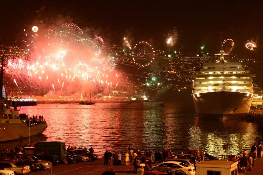 Madeira: New Year's Eve Fireworks by Catamaran - Setting out from Funchal Marina