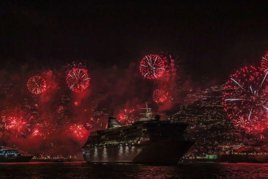 Madeira: New Year's Eve Fireworks by Catamaran - A short cruise with one major purpose