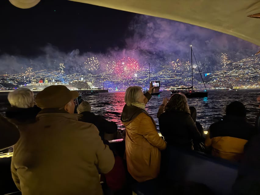 Madeira: Pre-Sell New Year’s Eve - Fireworks at Sea 2025/26 - 23:30 in Funchal Bay: choosing your view