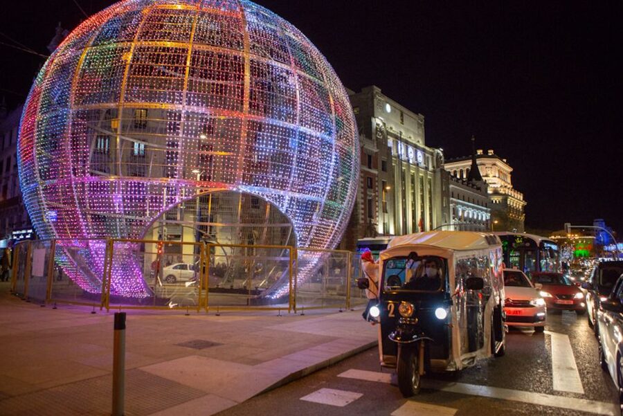 Madrid: Private Christmas Lights Tour by Eco Tuk-Tuk - Plaza de Colón and the National Library