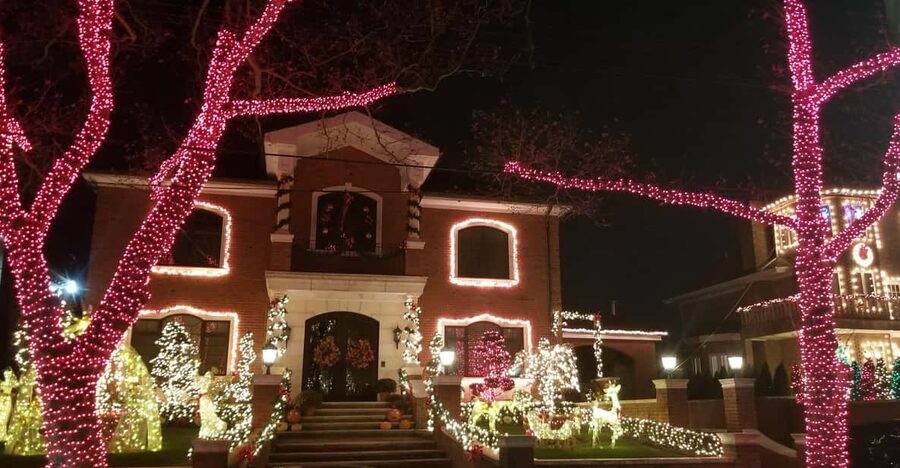 Magnificent Christmas Lights Tour of Dyker Heights Brooklyn - Why Dyker Heights makes a memorable Christmas stop
