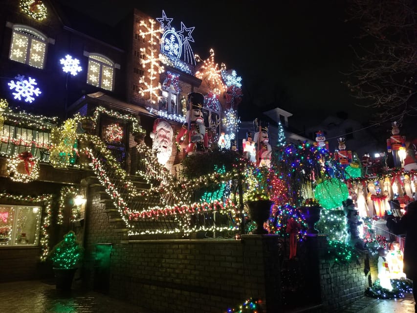 Magnificent Christmas Lights Tour of Dyker Heights Brooklyn - DUMBO and the Brooklyn Bridge photo stop