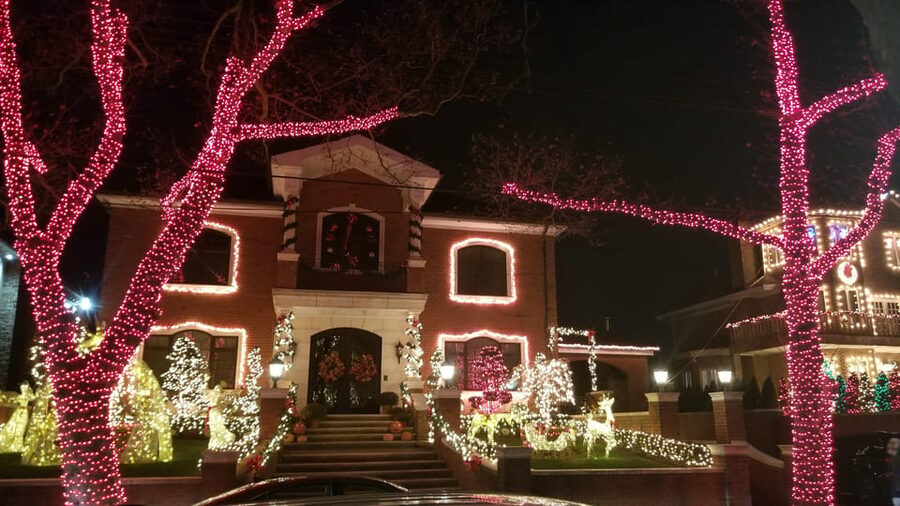 Magnificent Christmas Lights Tour of Dyker Heights Brooklyn - Leaving Midtown for Brooklyn