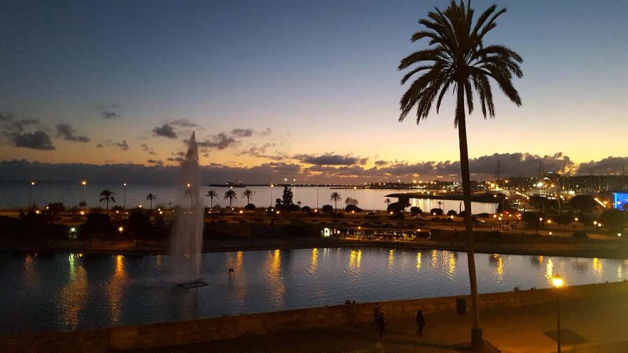 Mallorca: Palma’s Winter Magic City Walk with Christmas Glow - Starting below Almudaina Palace
