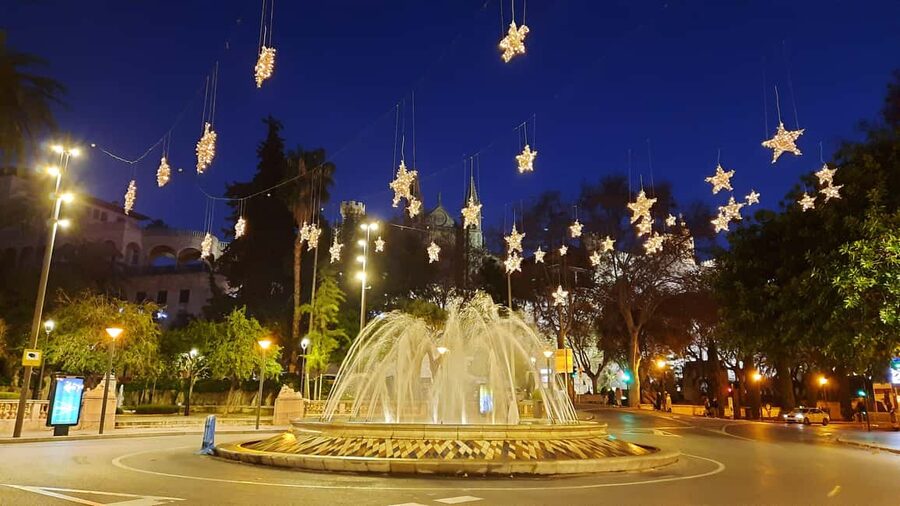 Mallorca: Palma’s Winter Magic City Walk with Christmas Glow - Free time for shopping and churros
