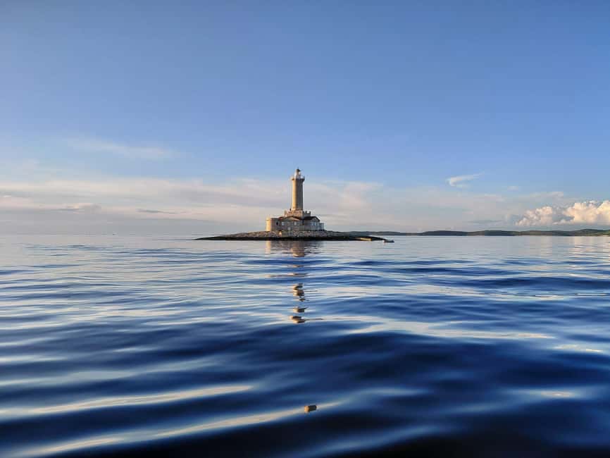 Medulin: Christmas Boat Trip with Lunch and Drinks - A Christmas cruise from Medulin, not a standard summer boat ride