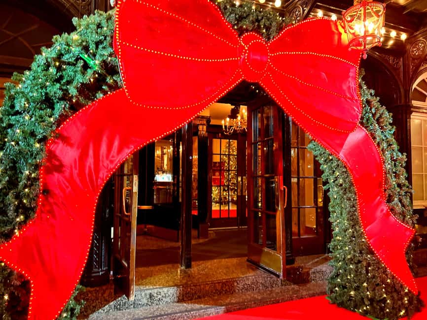 Montreal: Christmas Lights Private Walking Tour - Key points at a glance