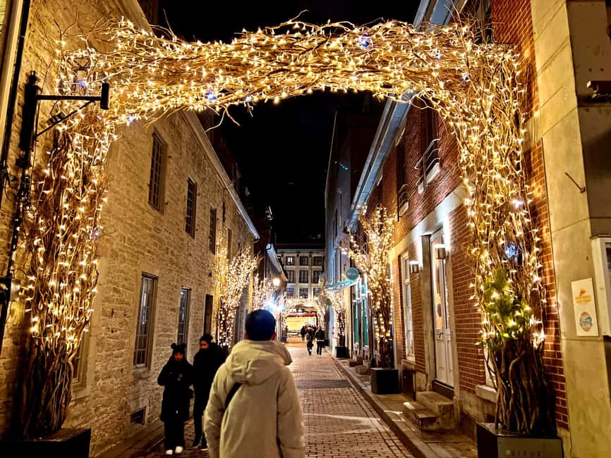 Montreal: Christmas Lights Private Walking Tour - What the private format changes