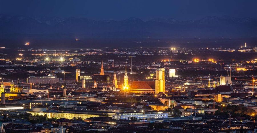 Munich: Christmas Market Magic Walking Tour with a Local - Starting at Café Frischhut