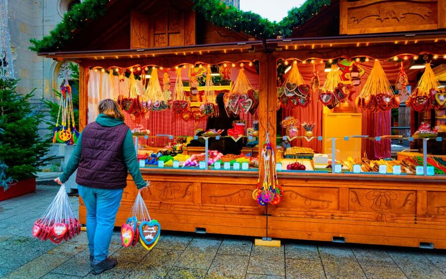 Munich: Christmas Market Magic Walking Tour with a Local - A guide who shapes the hour