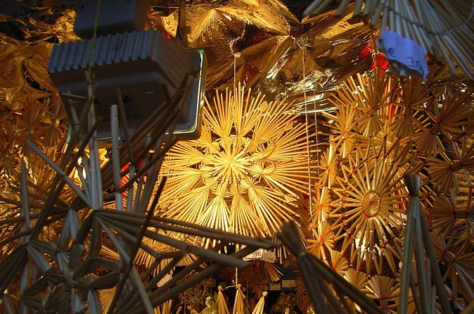 Munich Christmas Market Private Walking Tour With A Professional Guide - Timing, meeting point, and practical planning