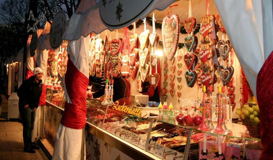 Munich Premium Christmas Market Hopping with Sightseeing Tour - Starting at Fischbrunnen on Marienplatz