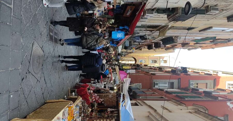 Naples: the magic of Christmas and Nativity scenes - Sant’Anna dei Lombardi and the 15th-century Nativity