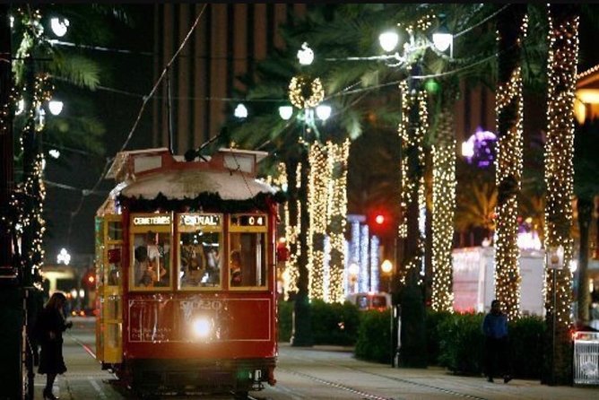 New Orleans French Quarter: Seasonal Christmas Tour - Christmas lights, balconies, and decorated homes