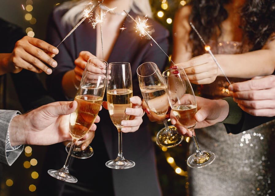New Year’s Eve Luxury Boat – DJ, Buffet & Open Bar - Key points to know