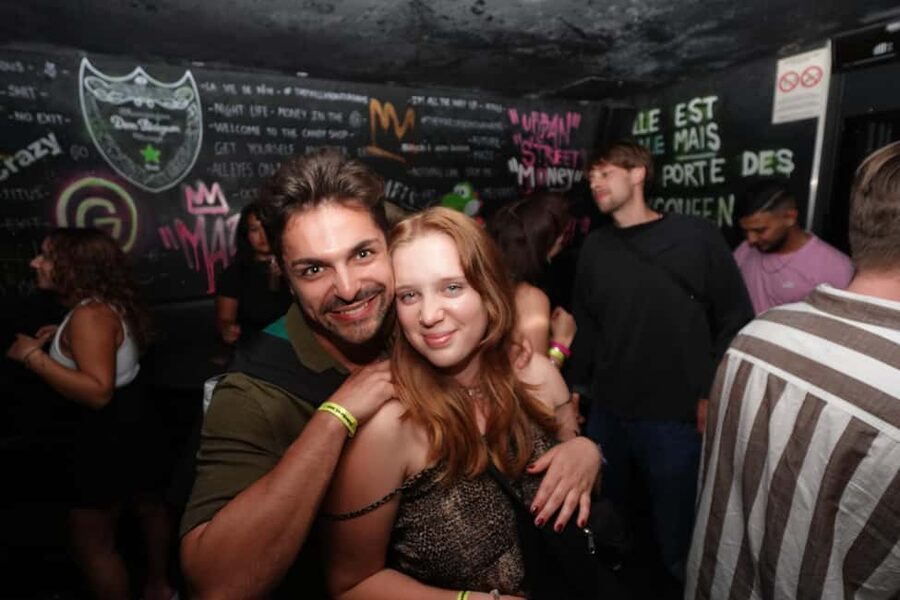 New Year’s Eve Party: Pub Crawl Nice with VIP Entry in Club - The first bar: introductions, games, and a quick start