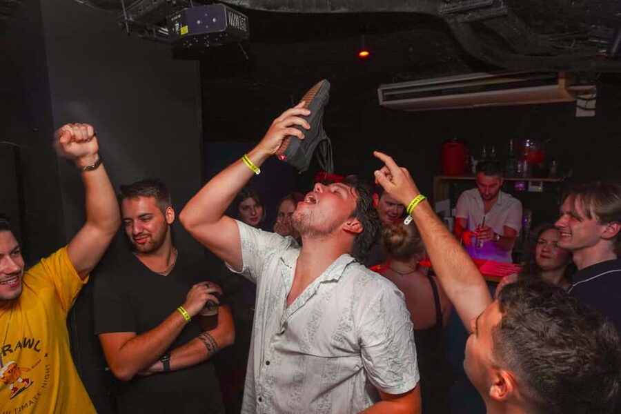 New Year’s Eve Party: Pub Crawl Nice with VIP Entry in Club - Reaching the club before midnight