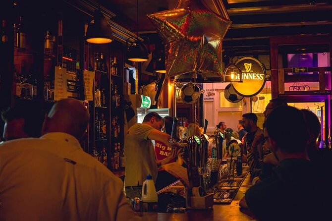 New Year's Eve Pub Crawl With Optional Club Entrance - Midnight at Dam Square with a bottle of bubbly