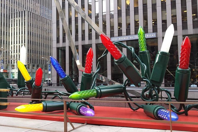 New York Christmas Holiday Small-Group Walking Tour - Radio City Music Hall and Midtown landmarks