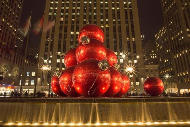 New York Christmas Holiday Small-Group Walking Tour - St. Patrick’s Cathedral at 6 pm