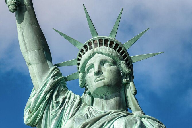 New York City Christmas Holiday Lights Sightseeing Cruise - Key points to know before you book