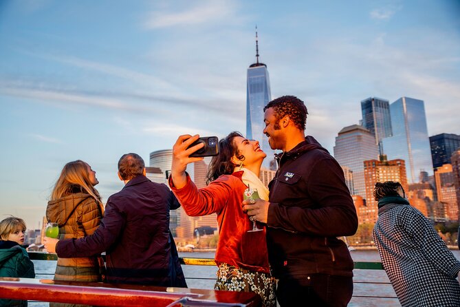 New York City Christmas Holiday Statue and Skyline Cocoa Cruise - Hot cocoa, drinks, and the holiday mood