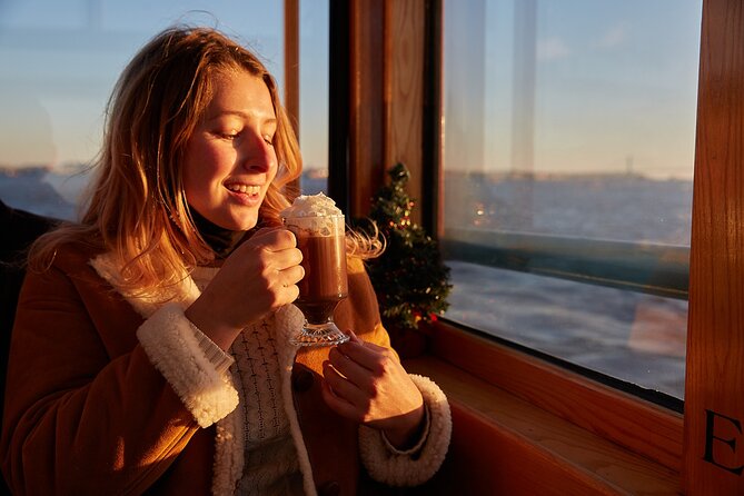 New York City Christmas Holiday Statue and Skyline Cocoa Cruise - Seating, boat size, and comfort