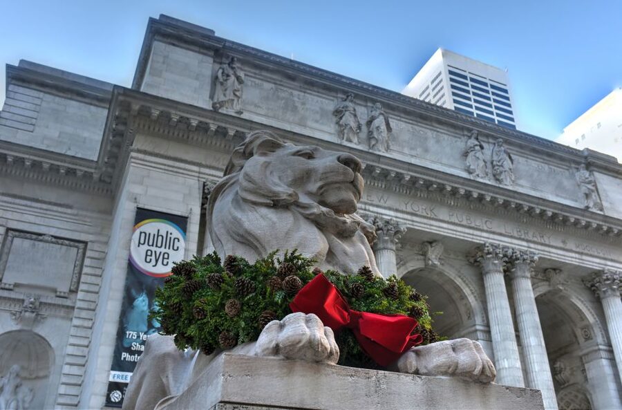 New York City: Christmas Holiday Tour of Manhattan - A two-hour walk through Manhattan at Christmas