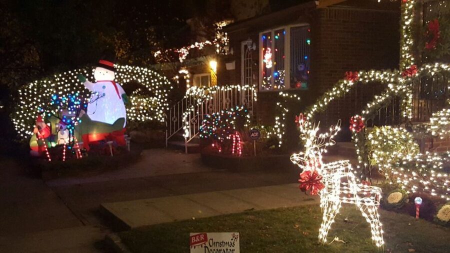 New York City: Dyker Heights Christmas Lights Tour - Brooklyn, Bay Ridge, and the route to the lights