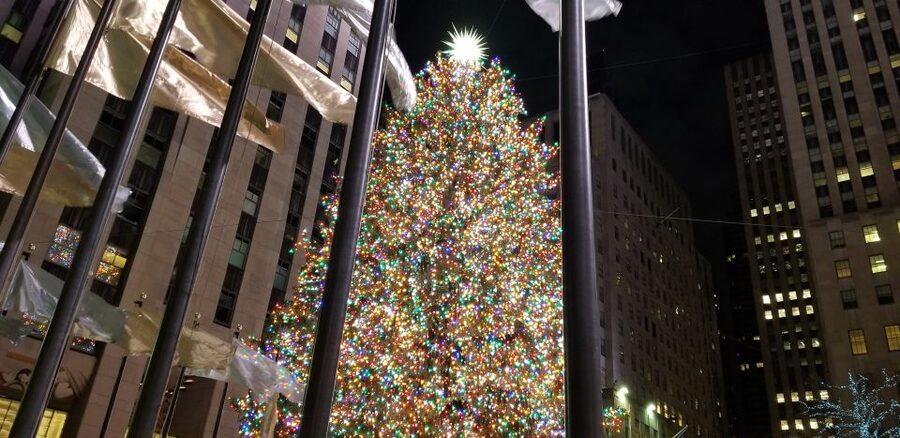 New York City: Holiday Lights Extravaganza Walking Tour - What to wear and carry