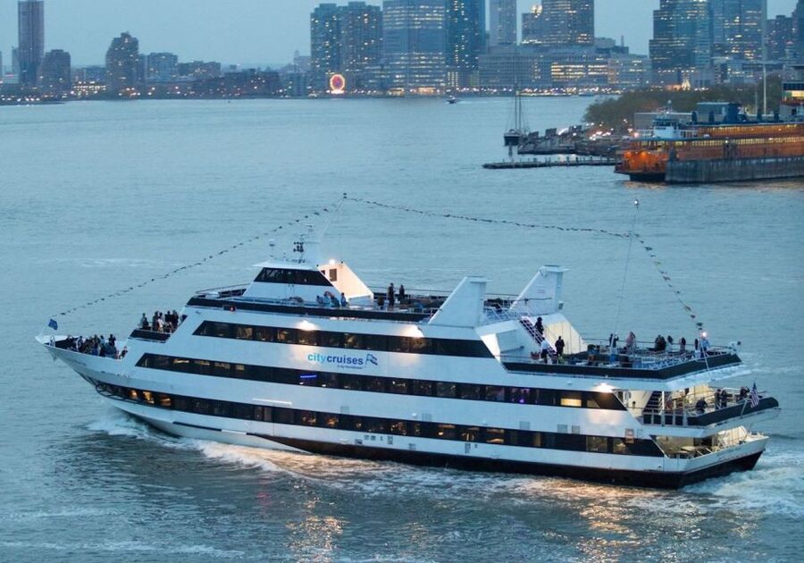 NYC: Christmas Day Buffet Brunch or Dinner Harbor Cruise - Should you book the Christmas Day harbor cruise?