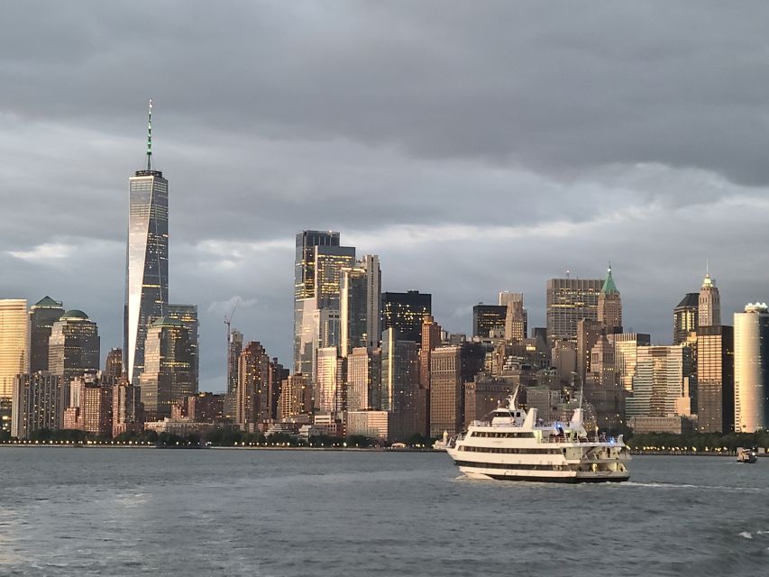 NYC: Christmas Day Buffet Brunch or Dinner Harbor Cruise - What you see from the Hudson River