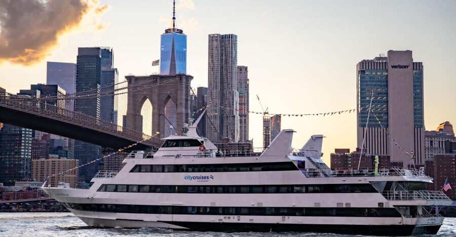NYC: Christmas Eve Buffet Lunch or Dinner Harbor Cruise - Who should book the Spirit of New York cruise?