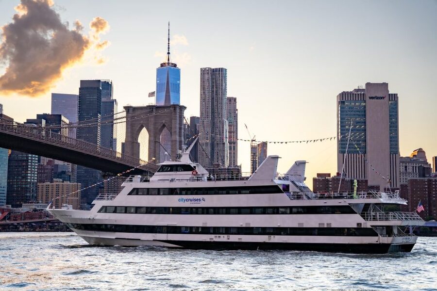 NYC: Christmas Eve Buffet Lunch or Dinner Harbor Cruise - Choosing between the two-hour lunch and 2.5-hour dinner