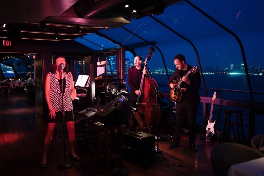 NYC: Christmas Eve Gourmet Brunch or Dinner Harbor Cruise - Practical details that affect your night
