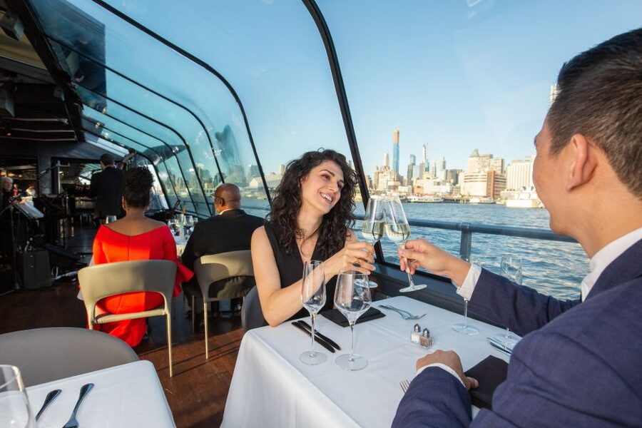 NYC: Christmas Eve Gourmet Brunch or Dinner Harbor Cruise - Who should book the Bateaux Christmas Eve cruise?