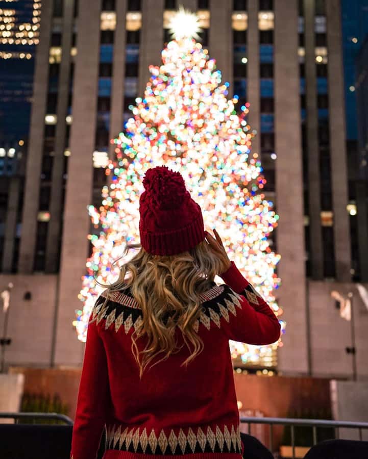 NYC: Christmas Holiday Guided Walking Tour with Dessert - Key points at a glance
