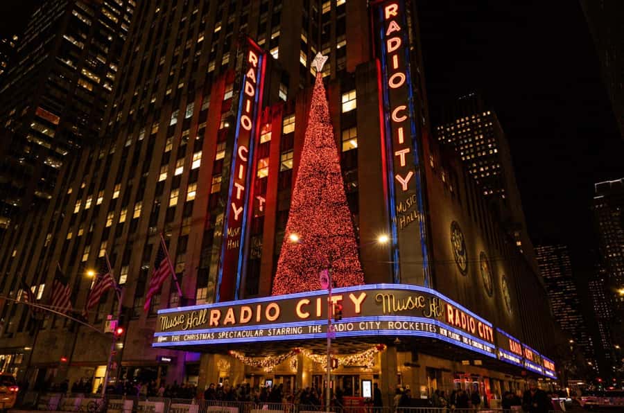 NYC: Christmas Holiday Guided Walking Tour with Dessert - Rockefeller Center’s Christmas centerpiece