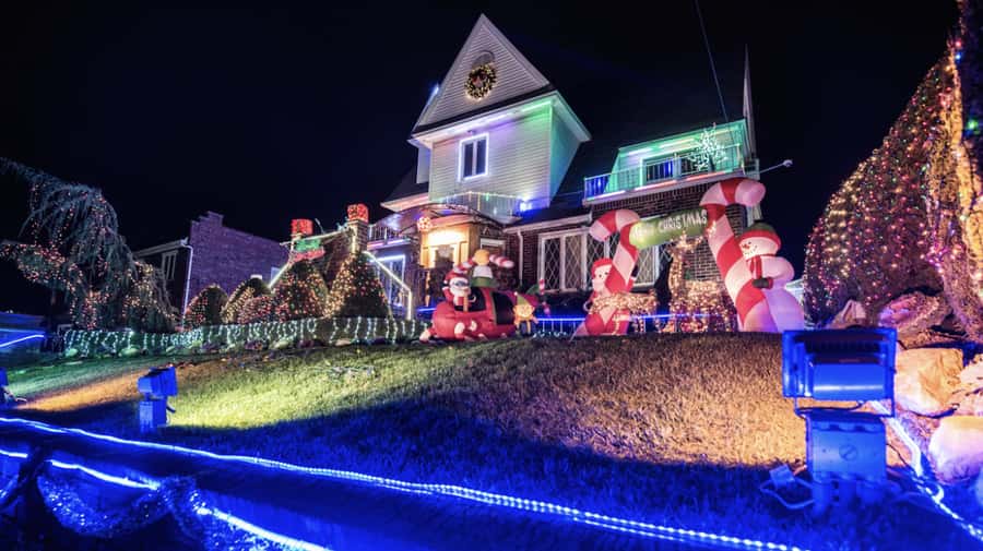 NYC: Christmas Lights Dyker Heights, Bay Ridge and DUMBO - Bryant Park is a useful Manhattan finish