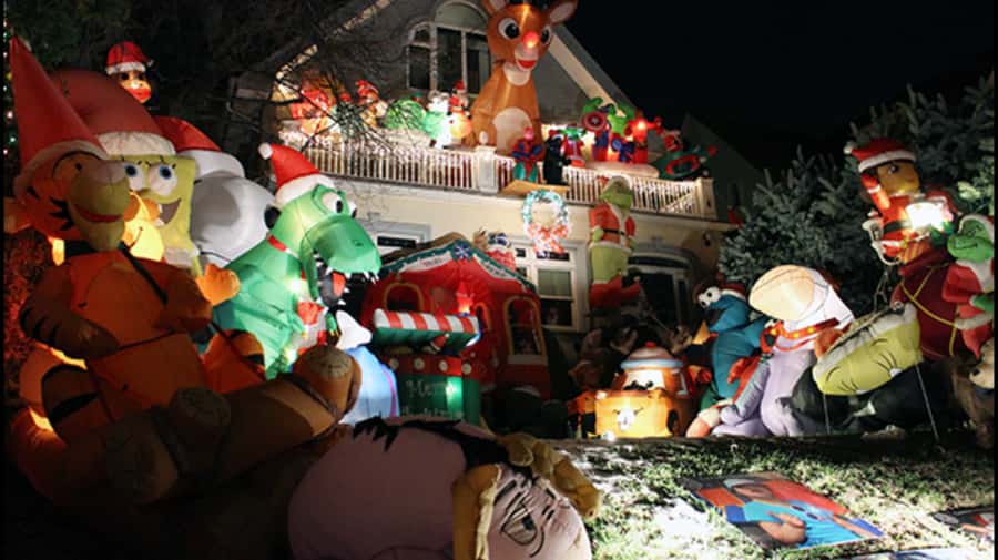 NYC: Christmas Lights Dyker Heights, Bay Ridge and DUMBO - Is $41 good value?