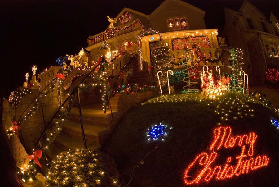 NYC: Christmas Lights Dyker Heights, Bay Ridge and DUMBO - What to wear and what the walking feels like